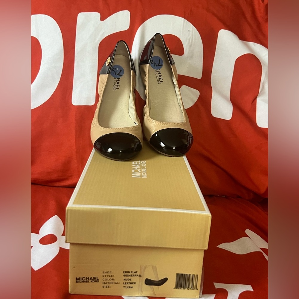 Michael Kors Erin Flat Beige and Black Cap Toe Ballet Flats - Pre loved